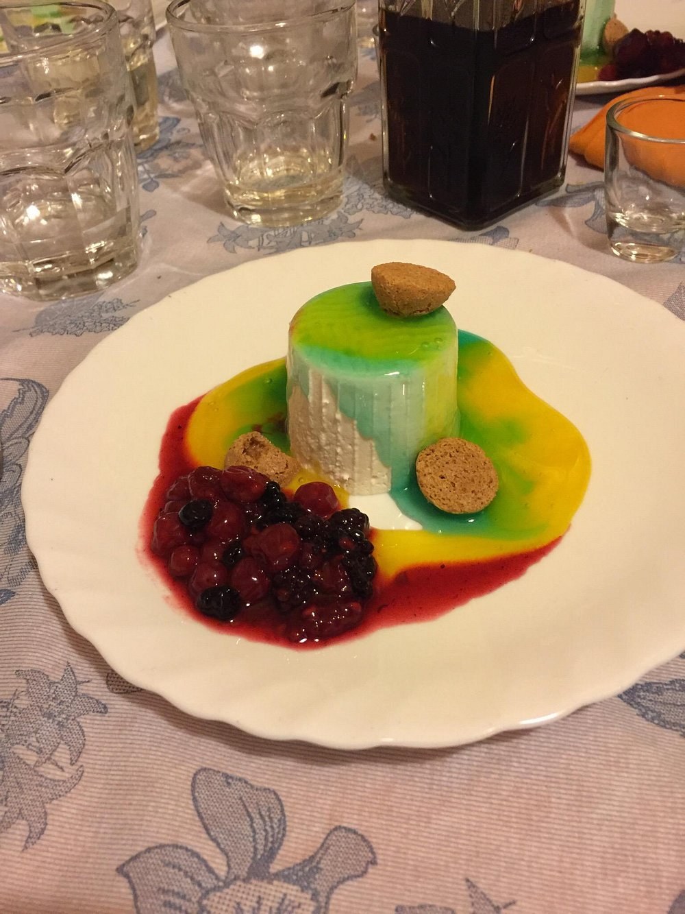 Dessert con burrata e frutti di bosco