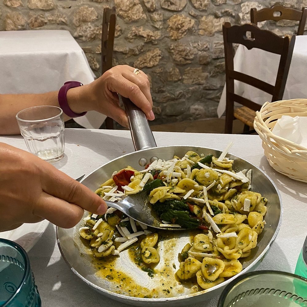 Orecchiette con verdure servite alla Trattoria Chiazza Ranna