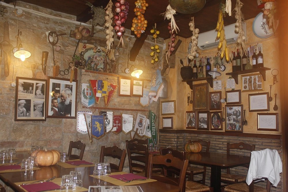 Una delle sale della Storica Trattoria Chiazza Ranna